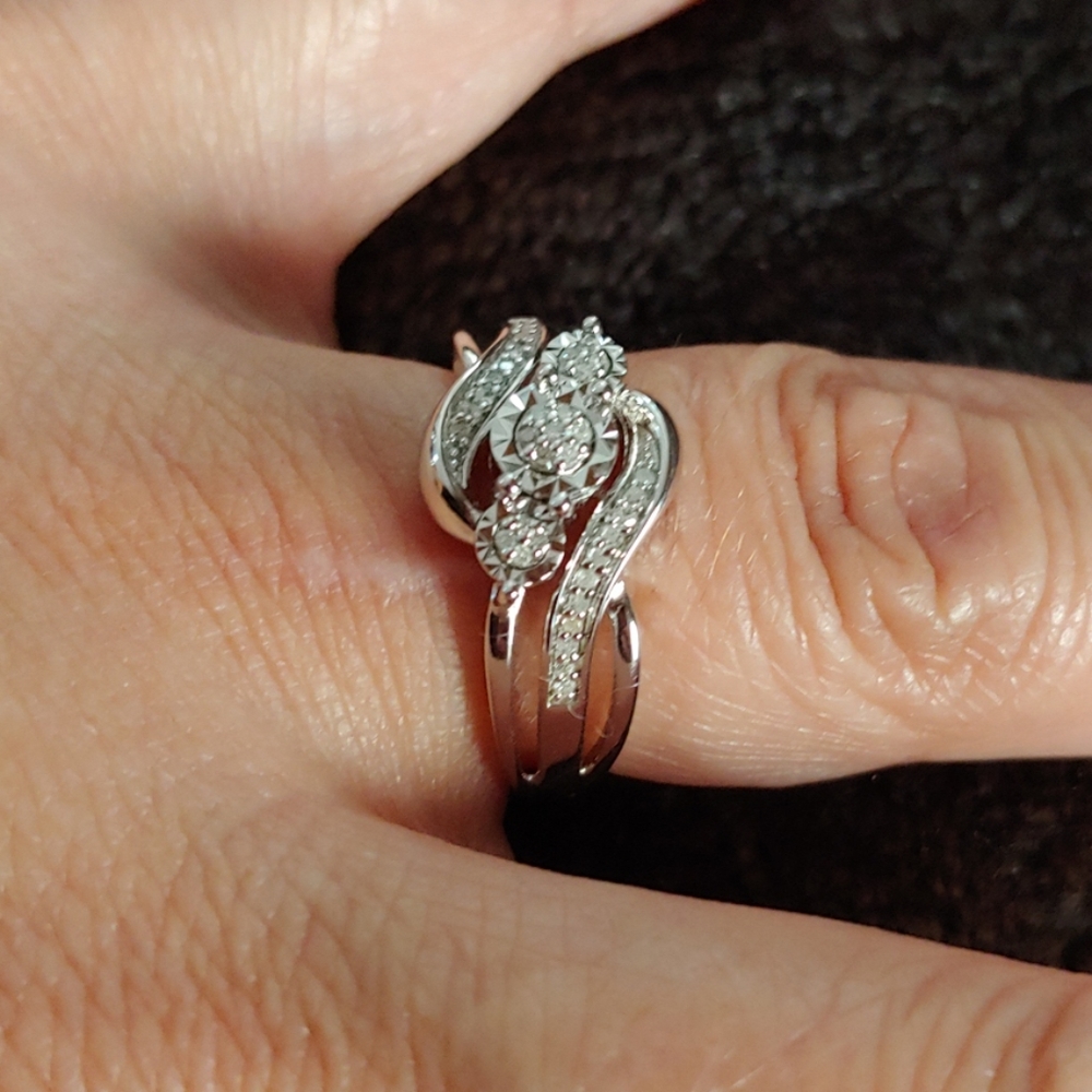 NWT!!! Gorgeous Sterling Silver Diamond Ring!!!
